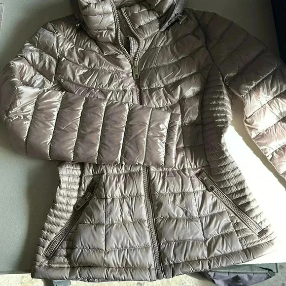 Calvin Klein - Picture 2 of 7